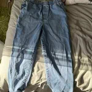 Jeans, size 8 women. A bit of a baggy look. Worn once. Color : Blue